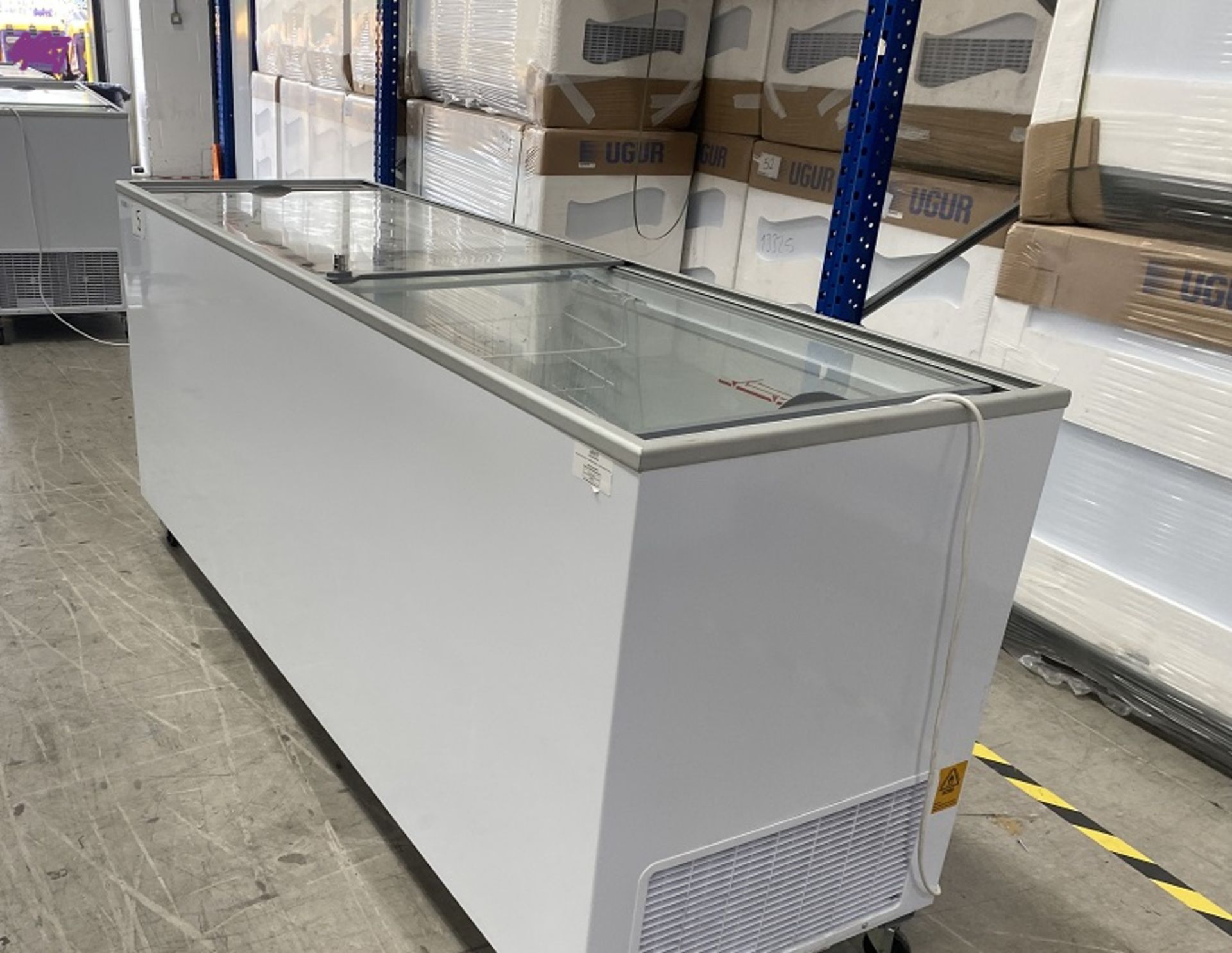 Ugur UDD 600 SC 2060mm x 635mm Commercial Chest Freezer, with glass sliding door top, 240VPlease - Image 2 of 4
