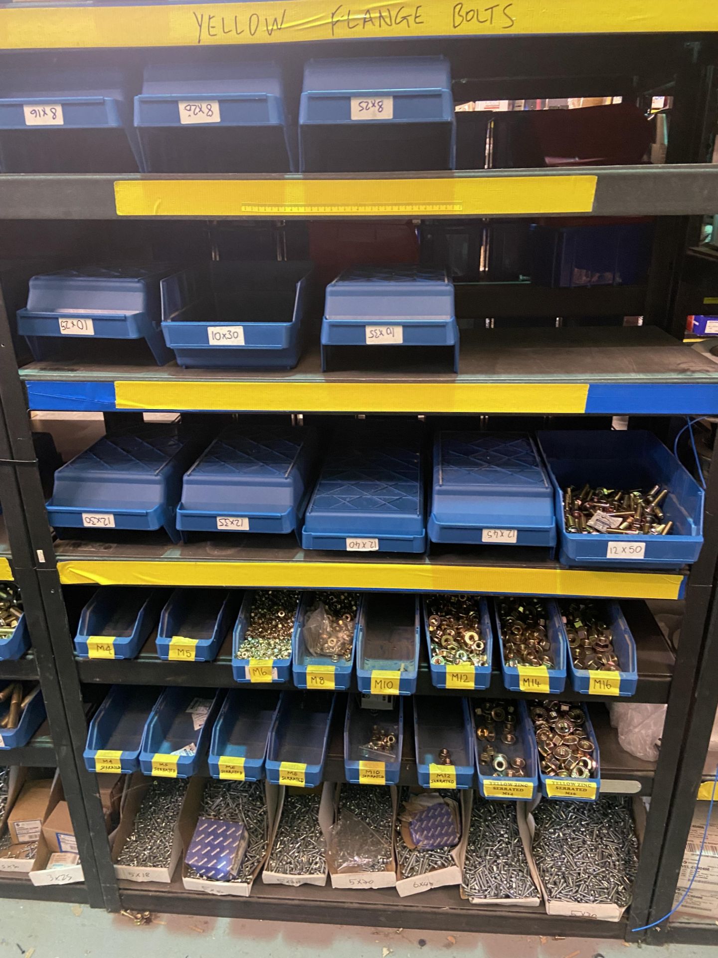 Quantity of Yellow Hexagonal Flange Bolts & Zinc Steel Machine Screws, with corresponding flange - Image 4 of 4