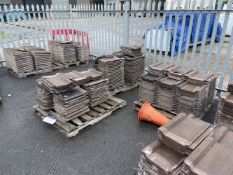 Approx. 500 Marley Roof Tiles, 100 per pallet, as set out on five pallets, each tile approx. 420mm x