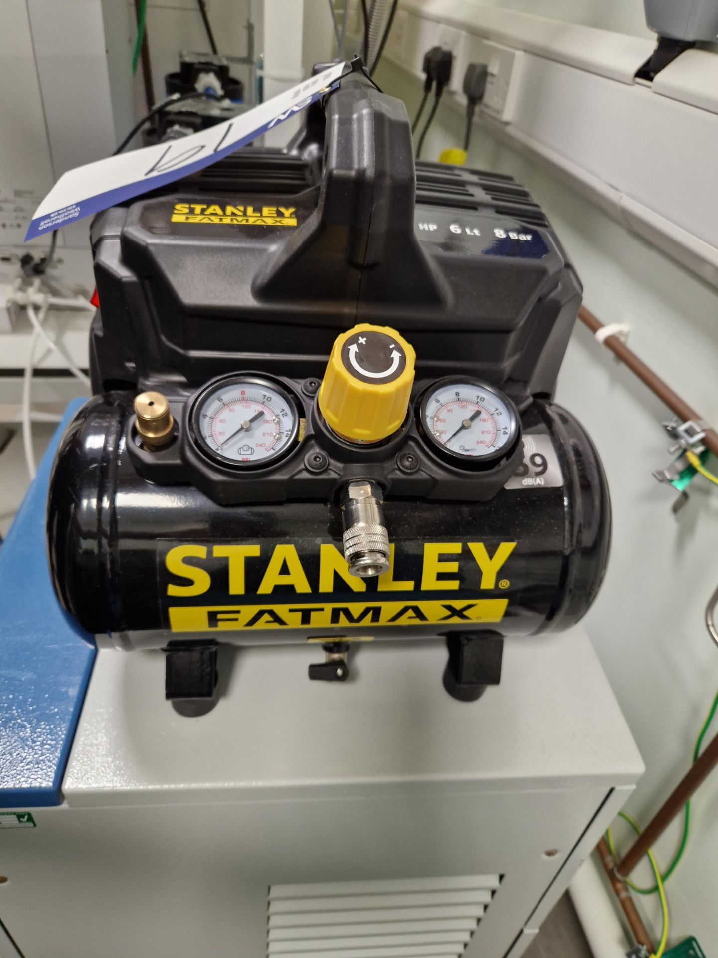 Stanley Fatmax DST101/8/8 1.0HP 6 Litre 8Bar Air Compressor, Serial No. 2069260010 (2021) Please - Image 2 of 3