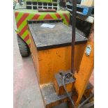 Hydraulic Lifting Platform, 508kg max swl. Lot located in Bradford, West Yorkshire. Loading free