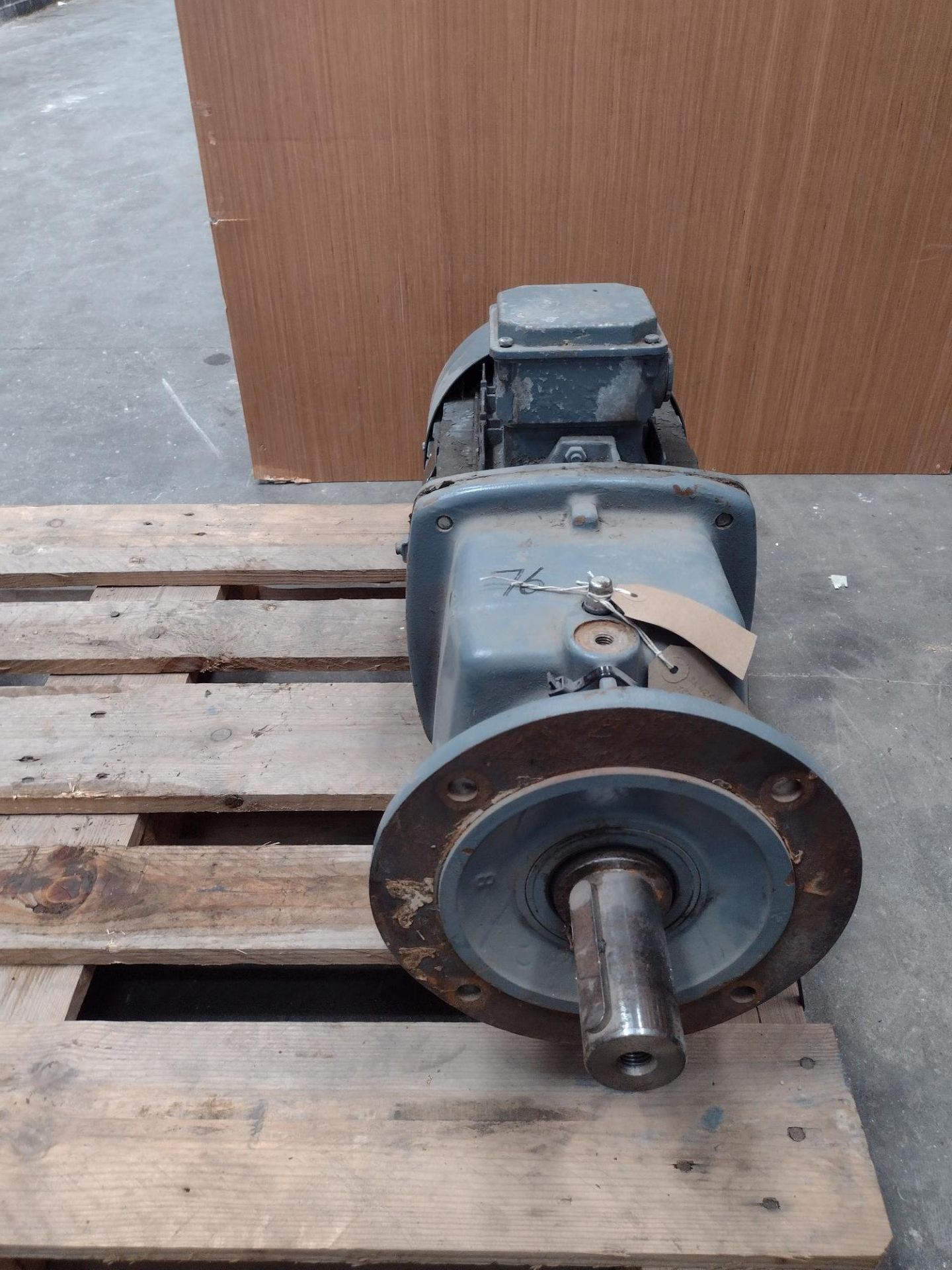 Nord SK132M/4 30 7.5kW Electric Motor, serial no. 36813766, with fitted gearbox. Lot located - Image 2 of 6