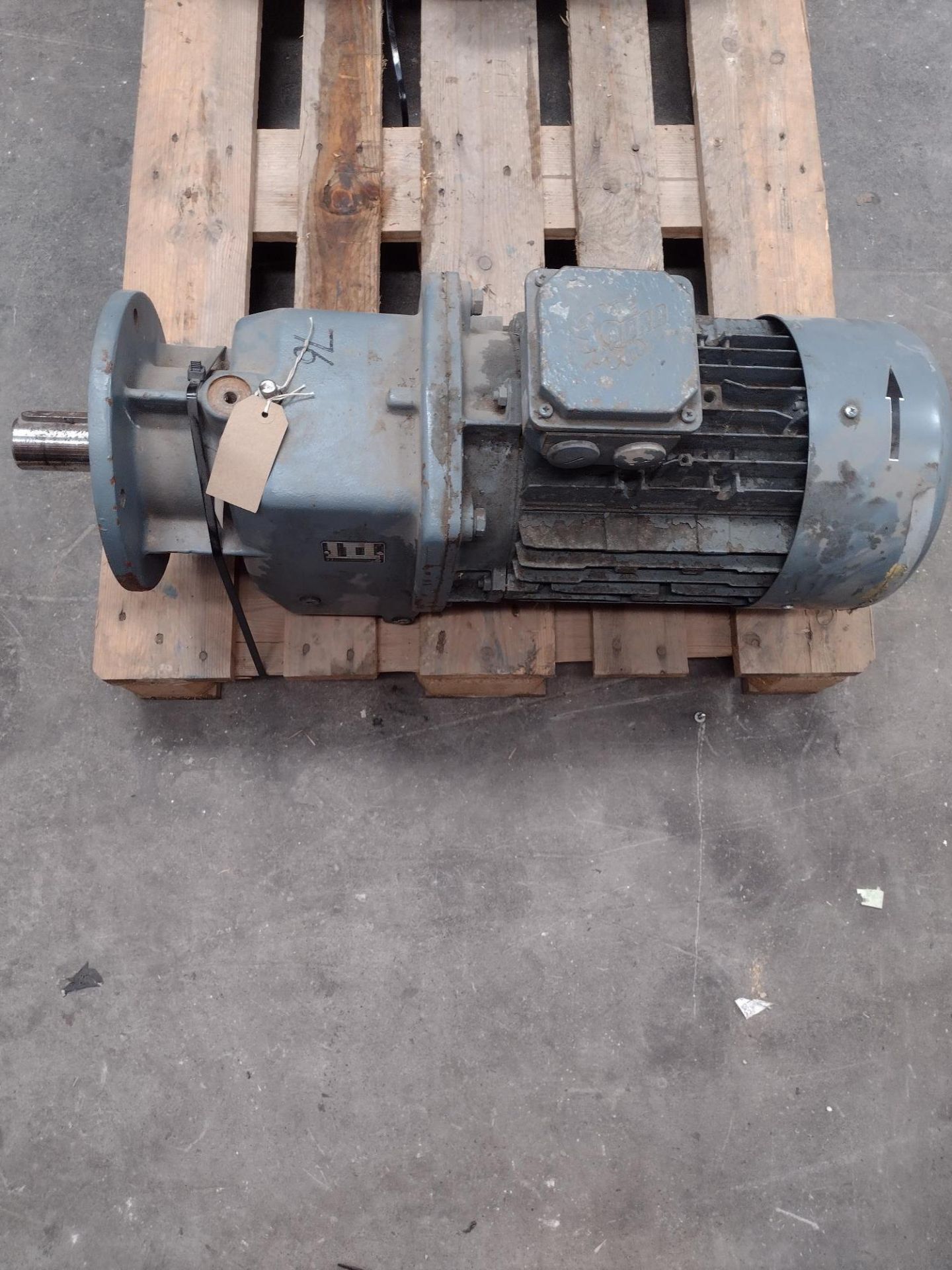 Nord SK132M/4 30 7.5kW Electric Motor, serial no. 36813766, with fitted gearbox. Lot located - Image 3 of 6