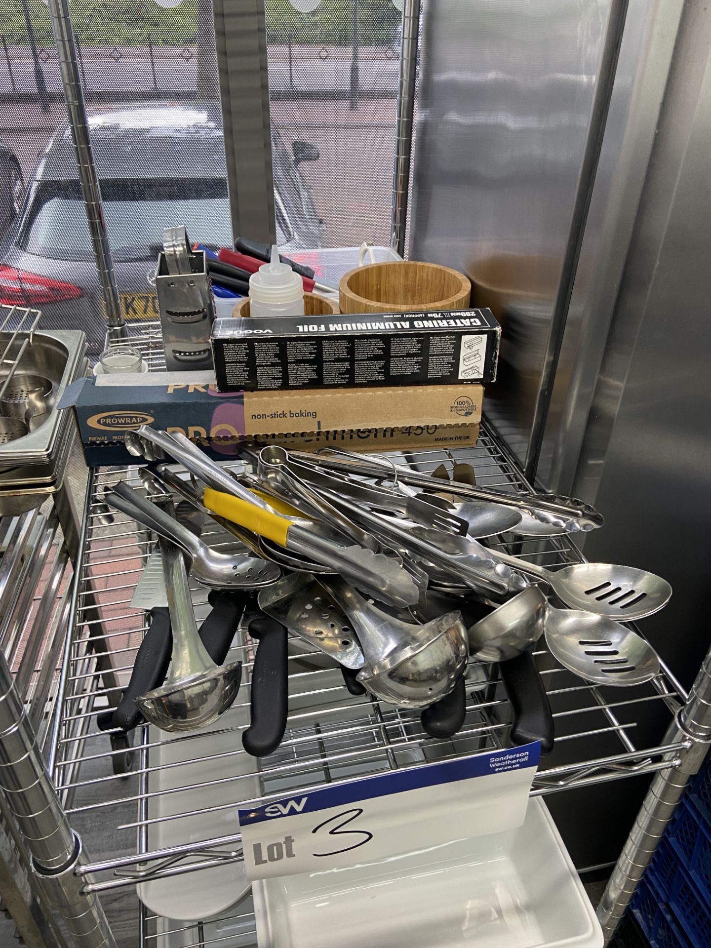 Contents of Wire Mesh Rack, including crockery and kitchen utensils (rack excluded) Please read - Bild 4 aus 4