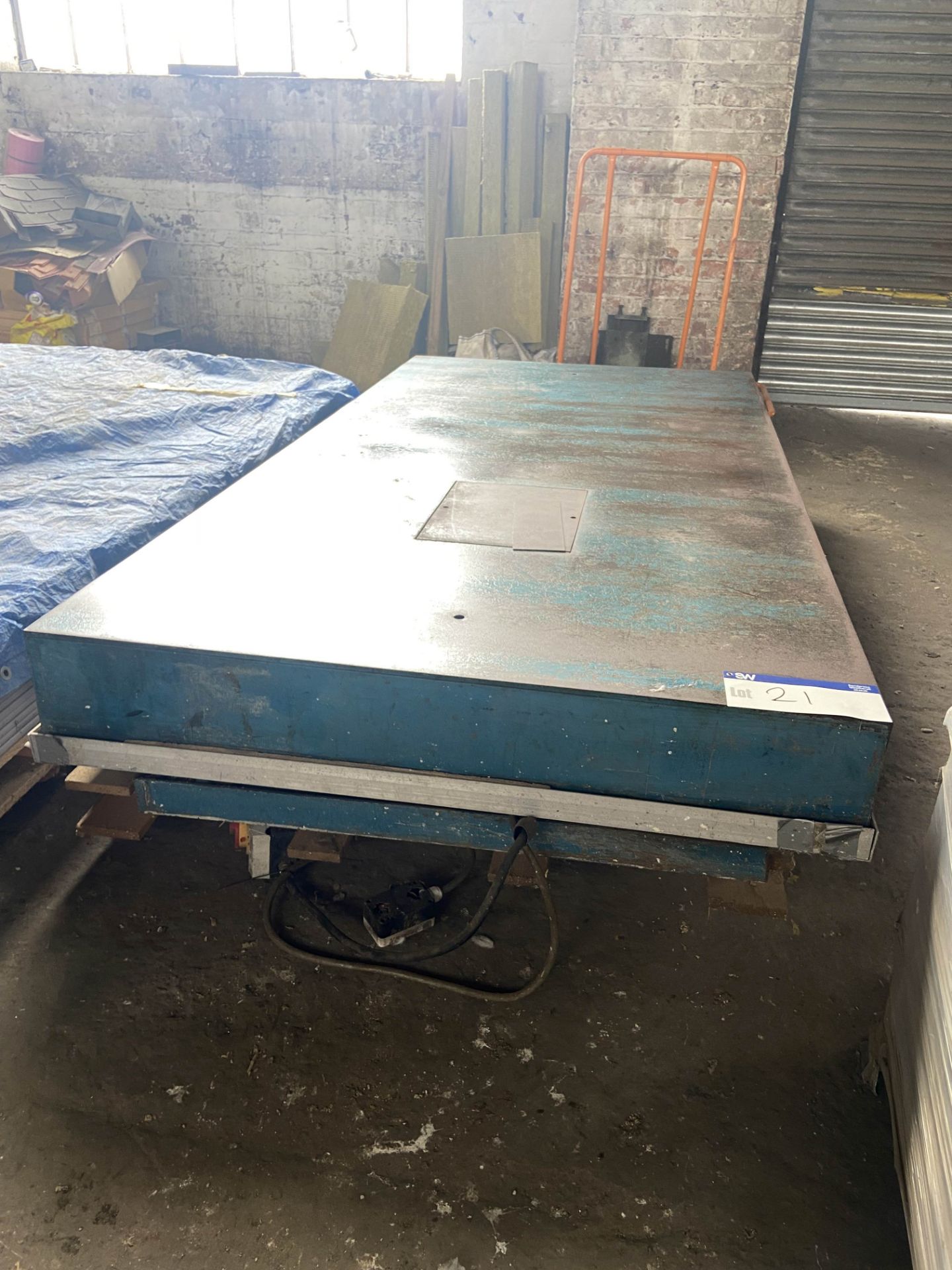 Trepel Scissor Lift Platform, approx. 2.5m x 1.2m Please read the following important notes:- ***