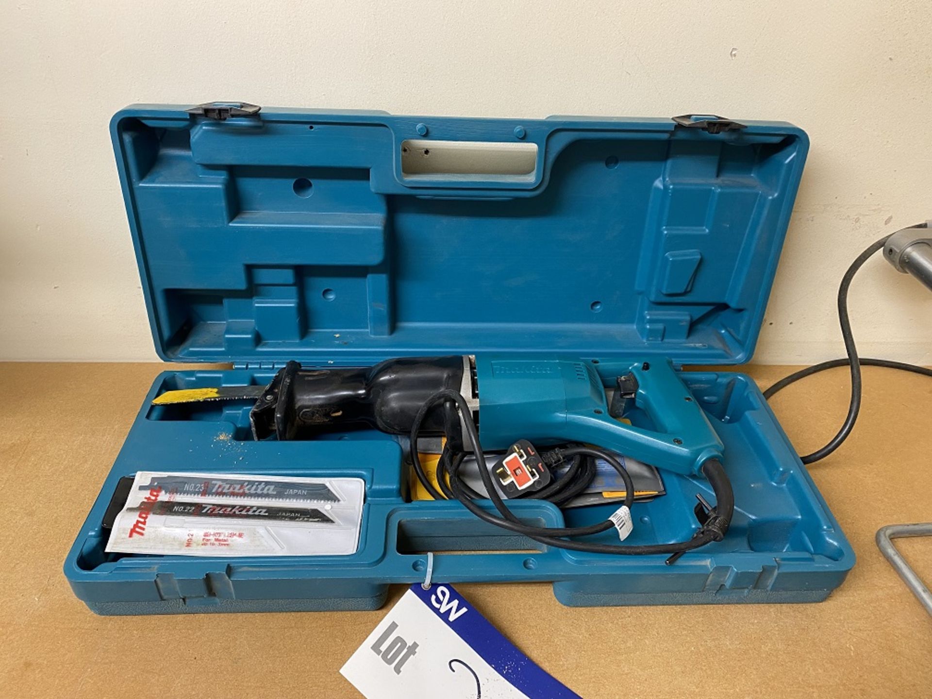 Makita JR3000V Reciprocating Saw, 240V, with carry case, passed PAT Test on 11/09/2023 Please read