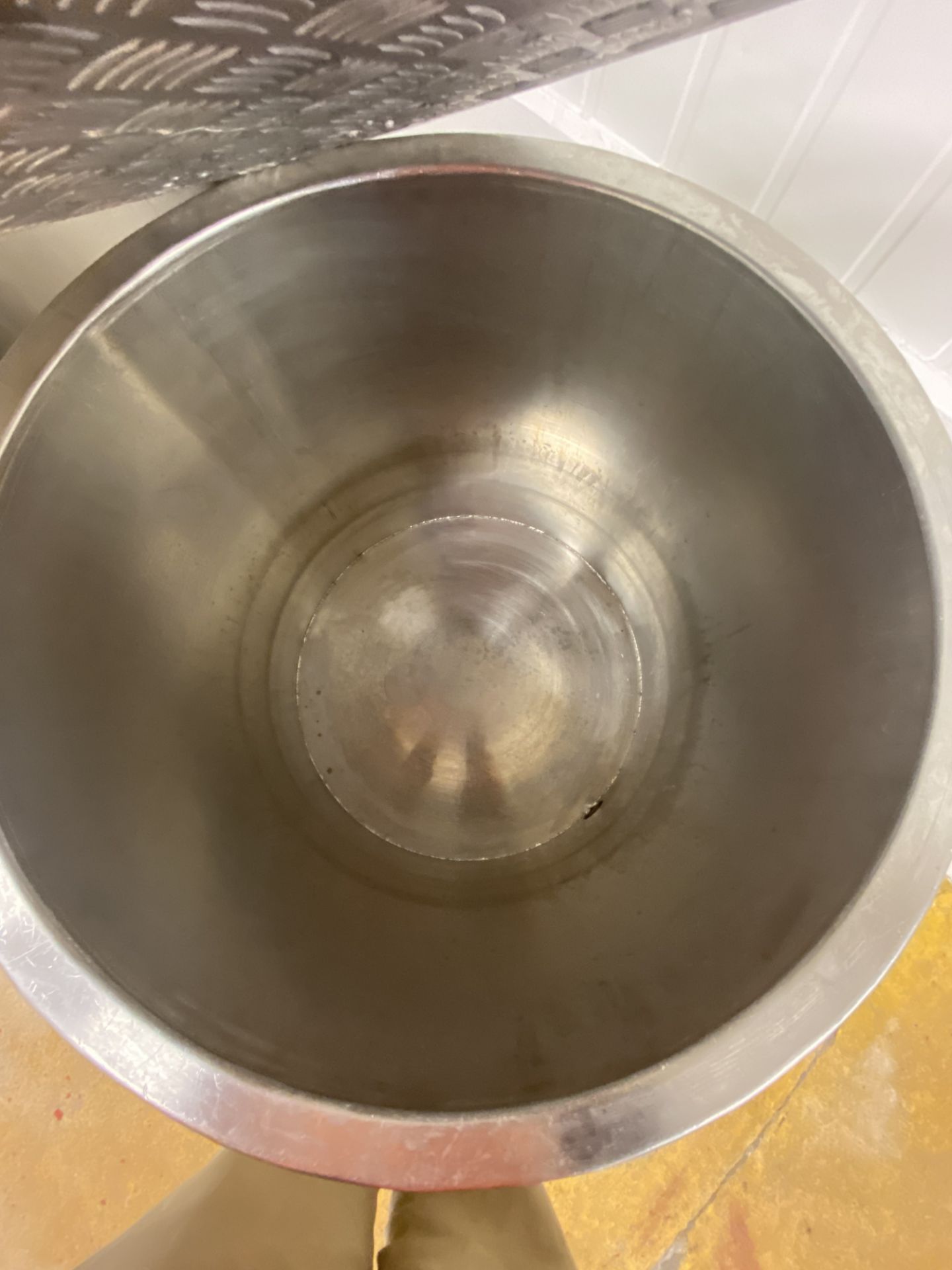 Vanguard Stainless Steel Heated Vessel, approx. 550mm dia. x 530mm deep, with electric immersion - Image 3 of 3