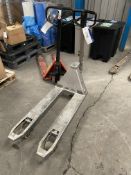 STAINLESS STEEL HAND HYDRAULIC PALLET TRUCK, 520mm x 1000mm on forks Please read the following
