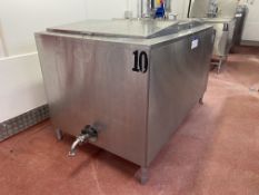 Dairi-Kool 1000 LITRES STAINLESS STEEL JACKETED MILK HOLDING TANK (tank 10), overall size 2.1m x 1.