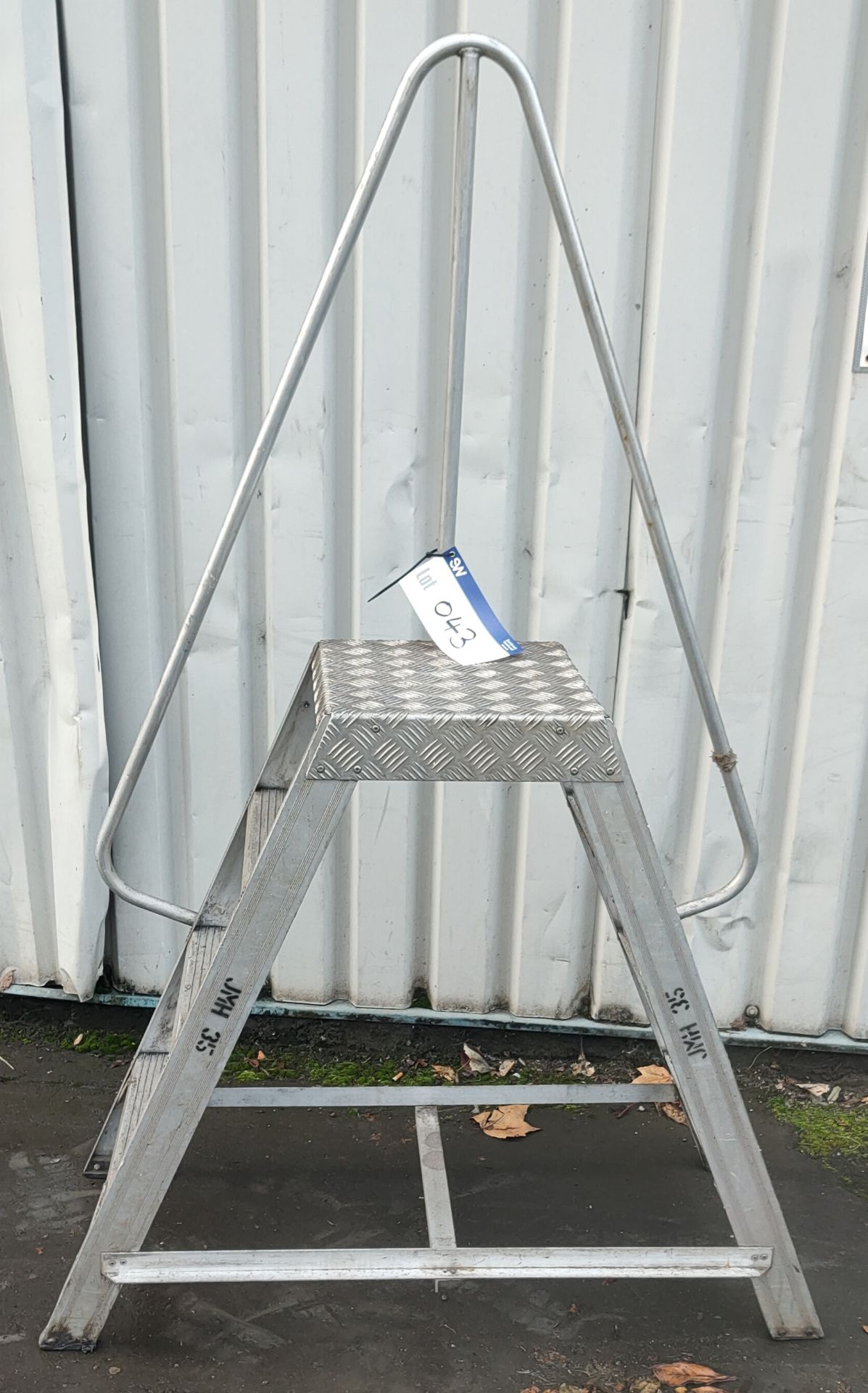 Set of Steps, approx. 180cm x 110cm x 45cm, loading free of charge - yes (vendors comments - used/