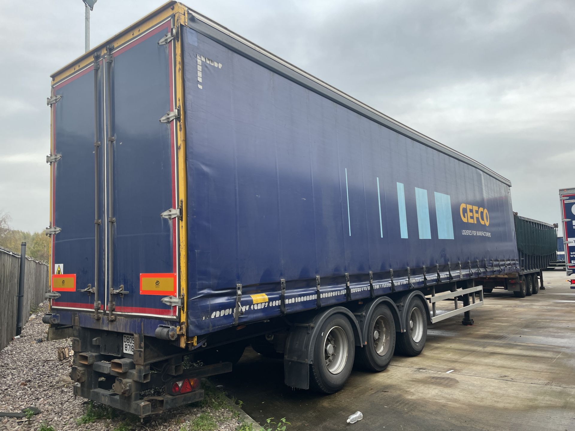 SDC Trailers 13.6m long Tri-Axle Curtainside Trailer, registration no. C210916, chassis/ serial - Image 3 of 9
