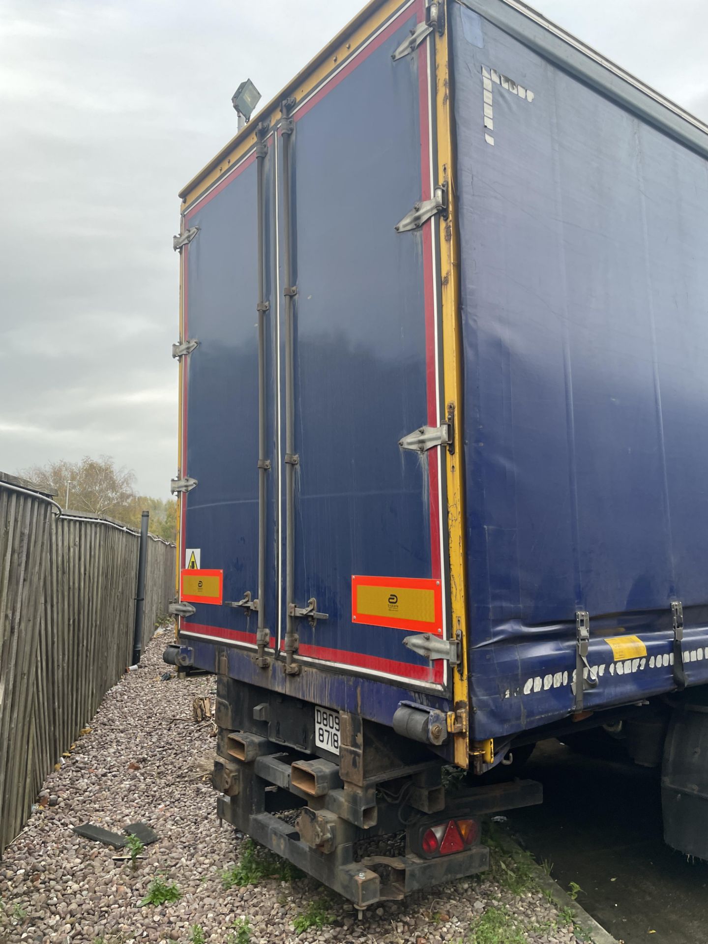 SDC Trailers 13.6m long Tri-Axle Curtainside Trailer, registration no. C210916, chassis/ serial - Image 5 of 9