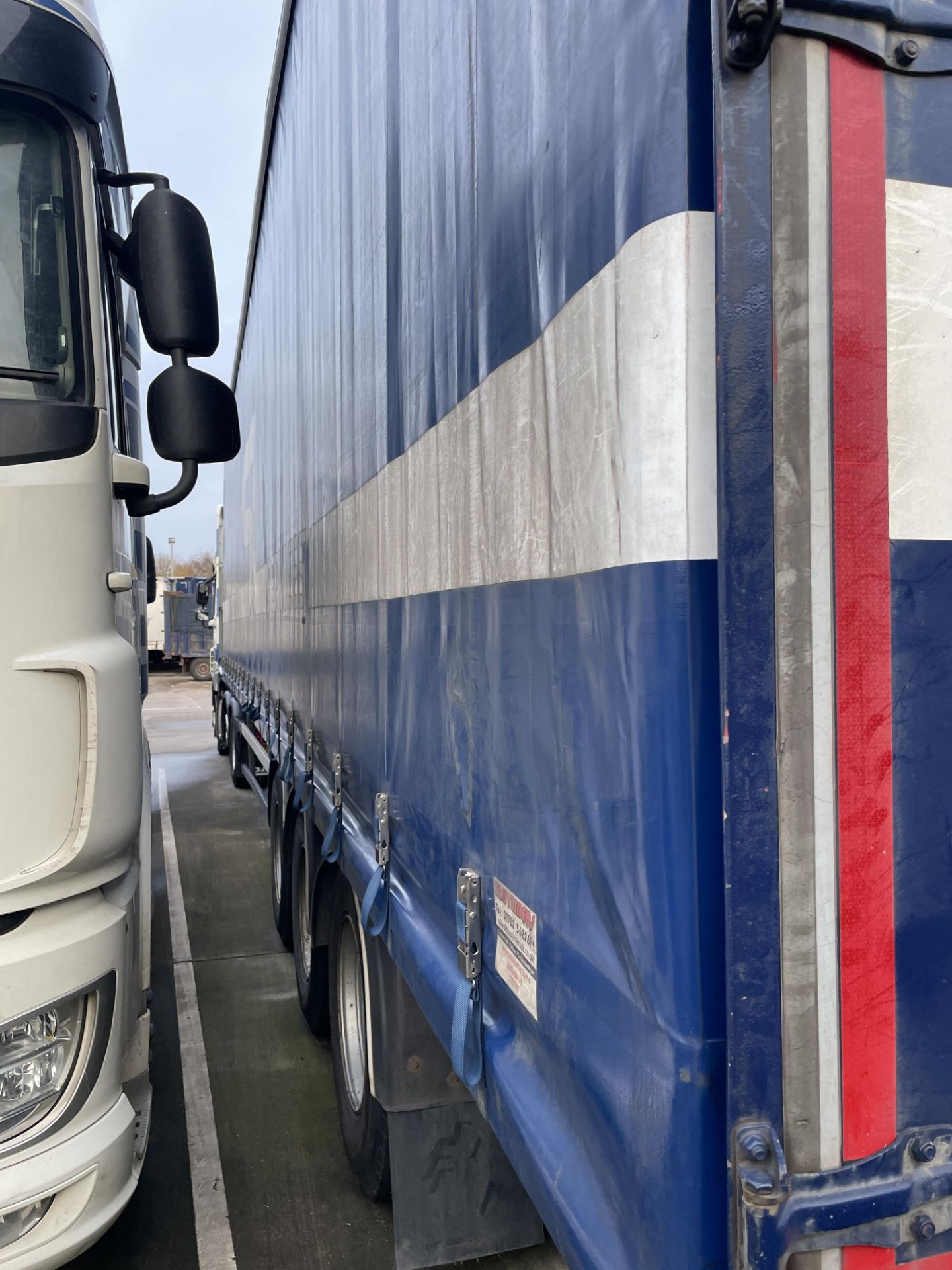 Fruehauf PXXR03 13.6m long Tri-Axle Curtainside Trailer, registration no. C158815, chassis/ serial - Image 4 of 10