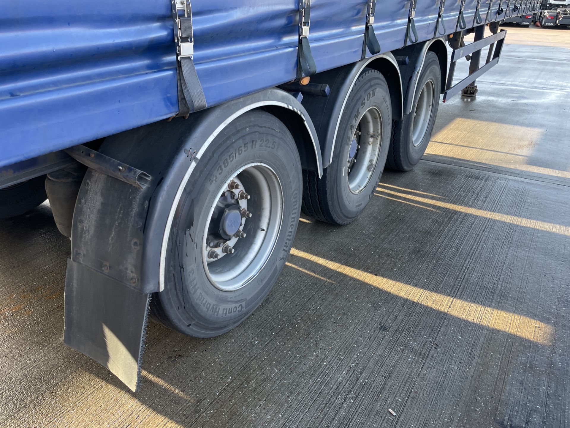 Fruehauf PXXR03 13.6m long Tri-Axle Curtainside Trailer, registration no. C153809, chassis/ serial - Image 6 of 8