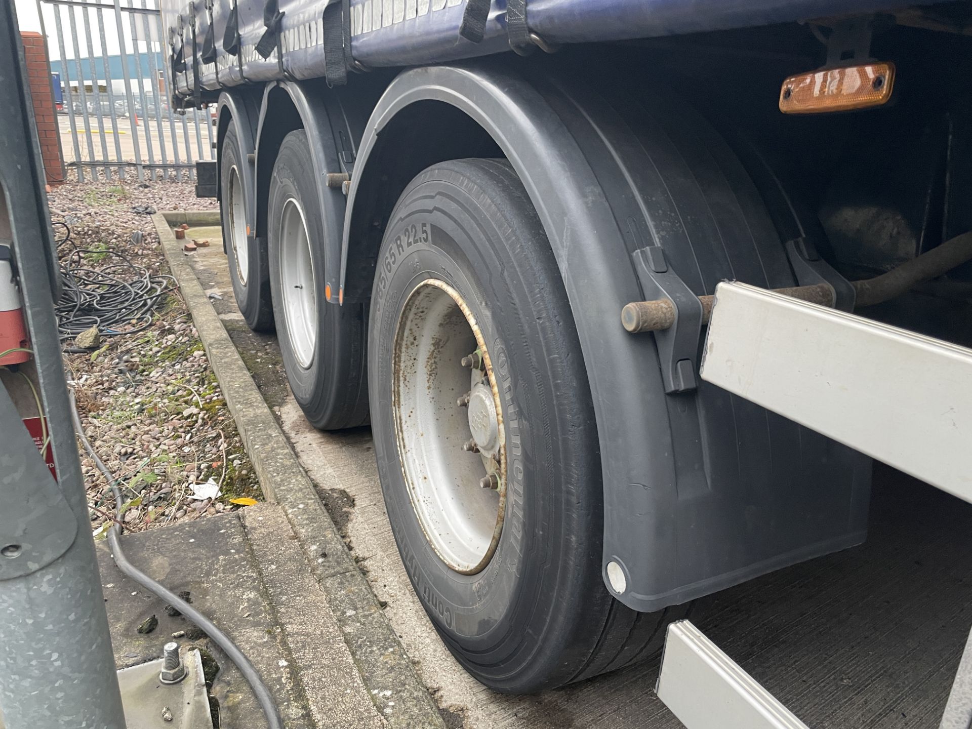 SDC 13.6m long Tri-Axle Curtainside Trailer, registration no. C210919, trailer ID no. - Image 9 of 9