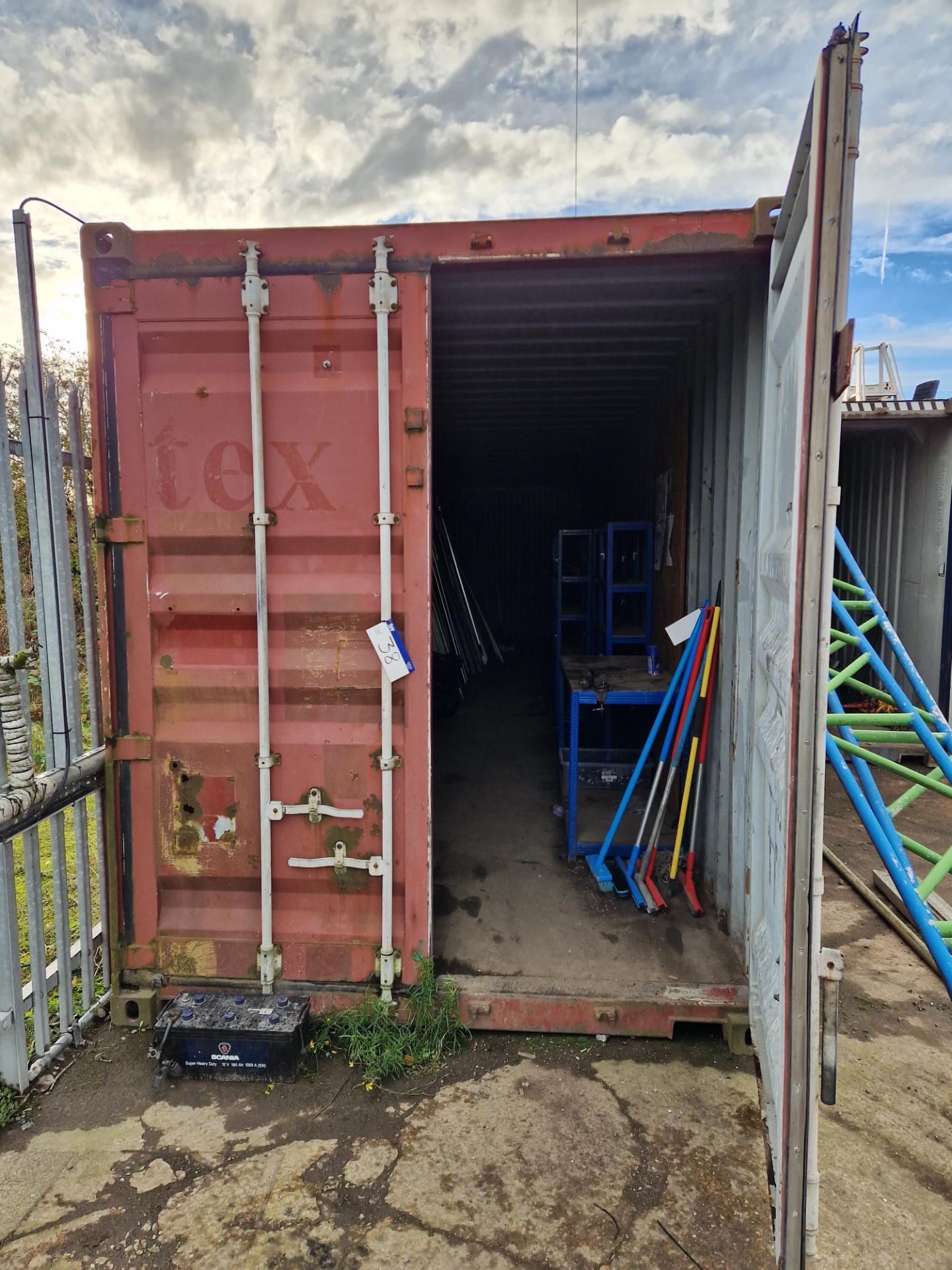 40ft Steel Container (Reserve Removal Until Contents Cleared) (Electrics must be disconnected by a - Image 2 of 7