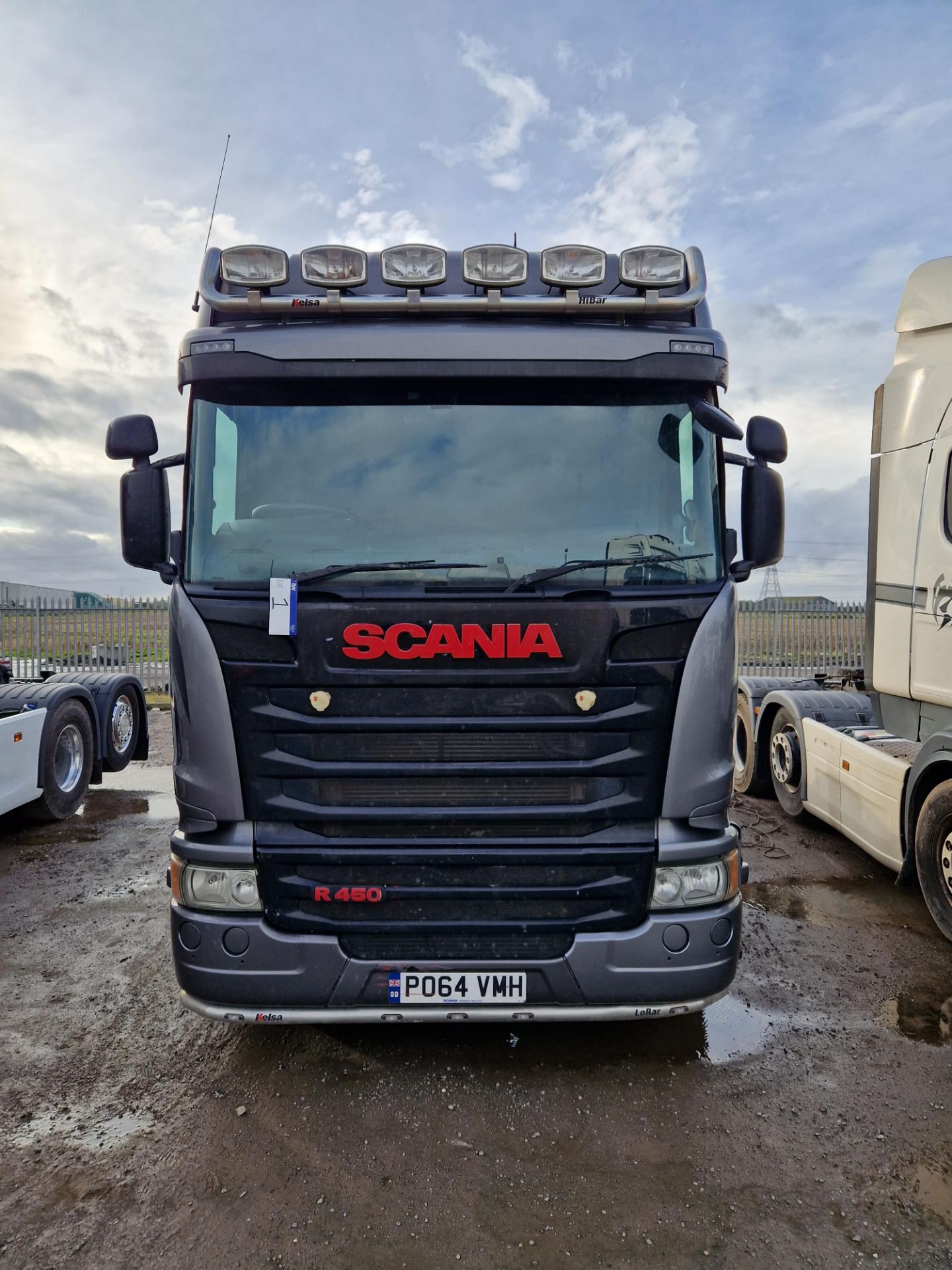 Scania R450 Highline 44T 6x2 Tractor Unit with Fridge Freezer, Top Bar and Spot Lights, Registration - Image 6 of 10