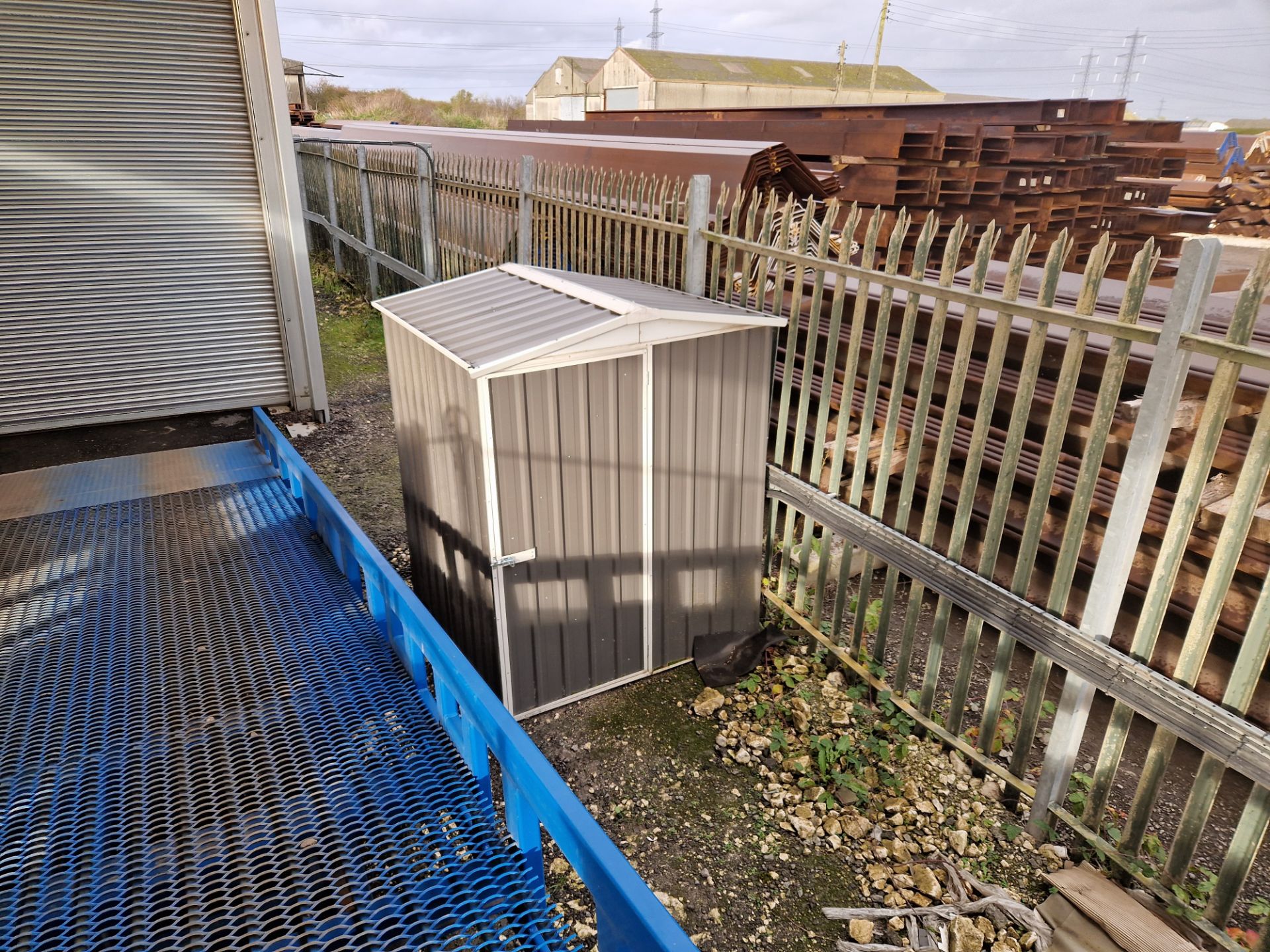 40ft Steel Container (Reserve Removal Until Contents Cleared) (Electrics must be disconnected by a - Image 4 of 7