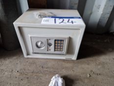 Clarke Strong Arm CS250D Digital Eletronic Safe (with key) Please read the following important