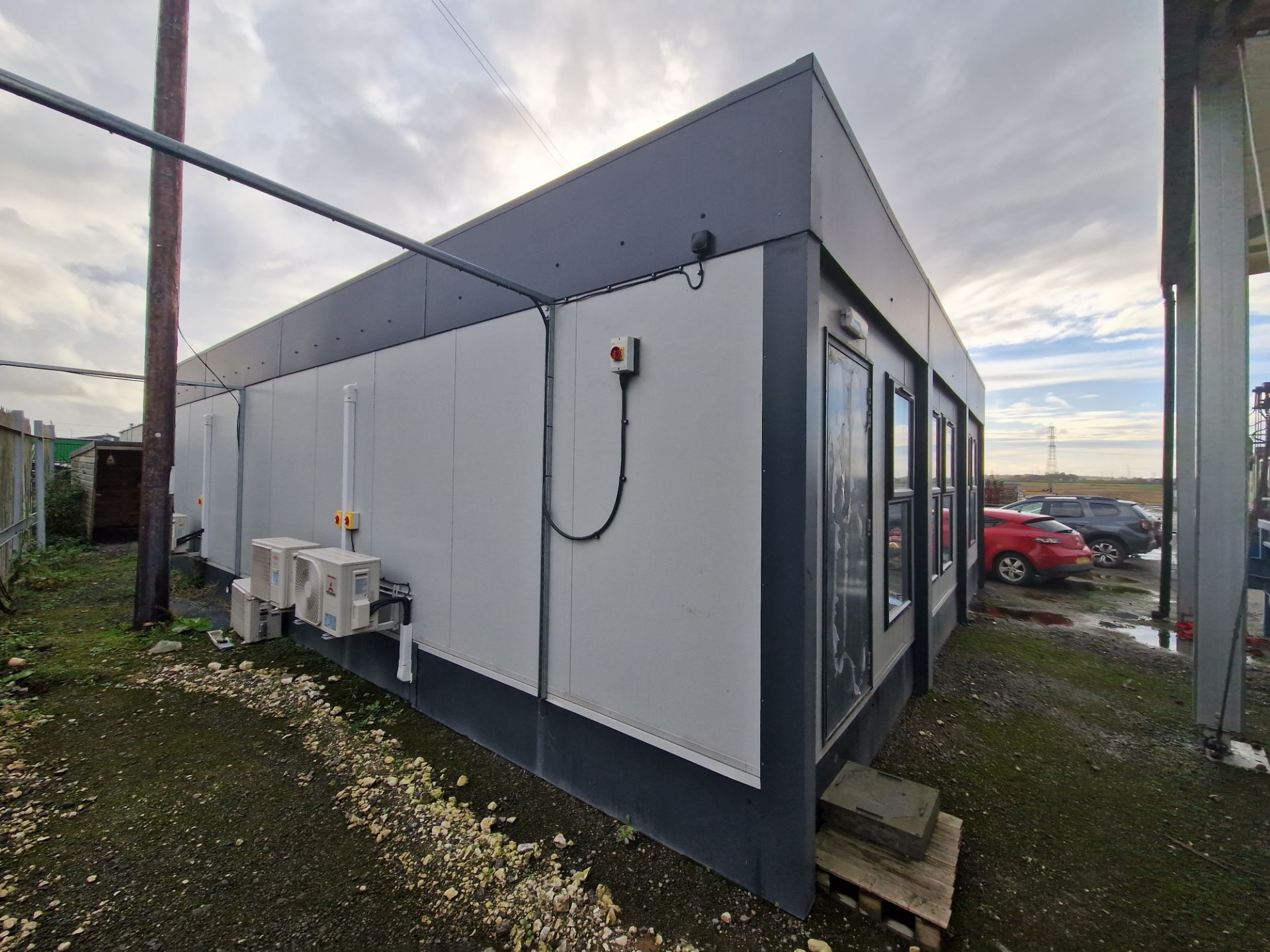 12m x 9m x 2.5m Jack Leg 'Main Office' Cabin (Reserve Removal Until Contents Cleared) (Electrics - Image 4 of 17