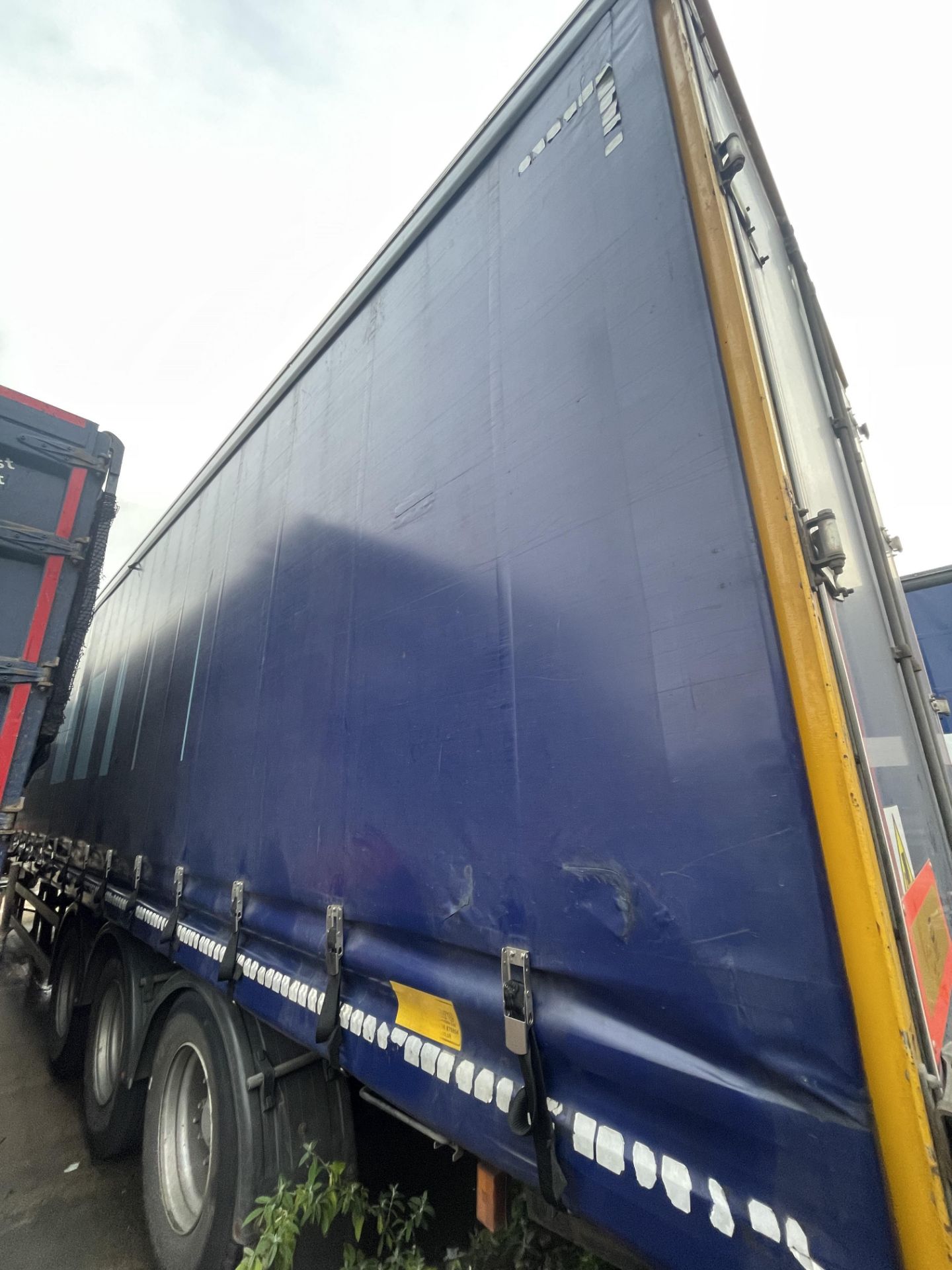 SDC Trailers 13.6m long Tri-Axle Curtainside Trailer, registration no. C210916, chassis/ serial - Image 4 of 9