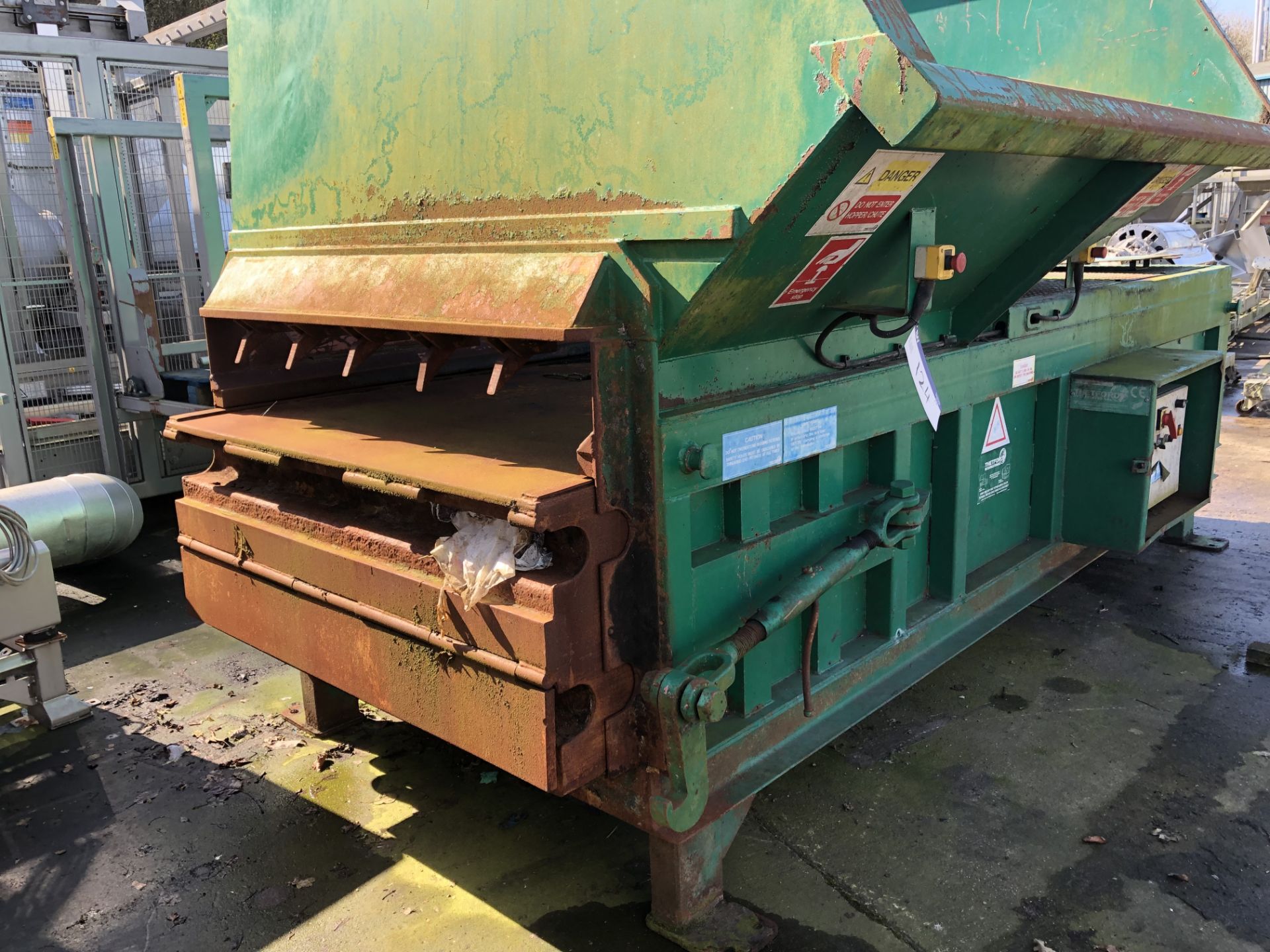 Thetford International T3-638MC Compactor Please read the following important notes:- ***Overseas - Image 2 of 8