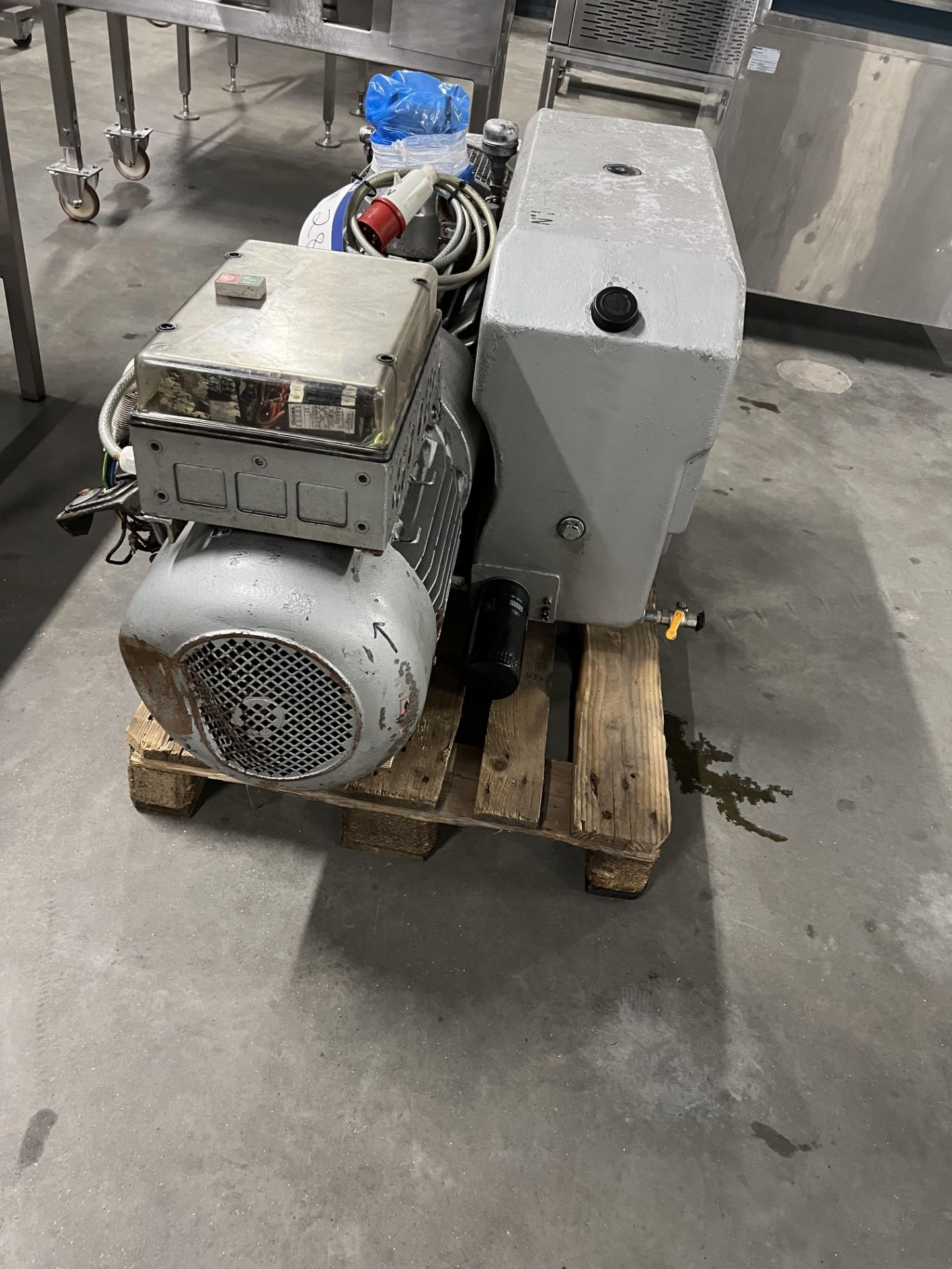 Busch 630-212 Vacuum Pump, approx. 1.6m x 0.8m x 0.65m high Please read the following important - Image 2 of 6