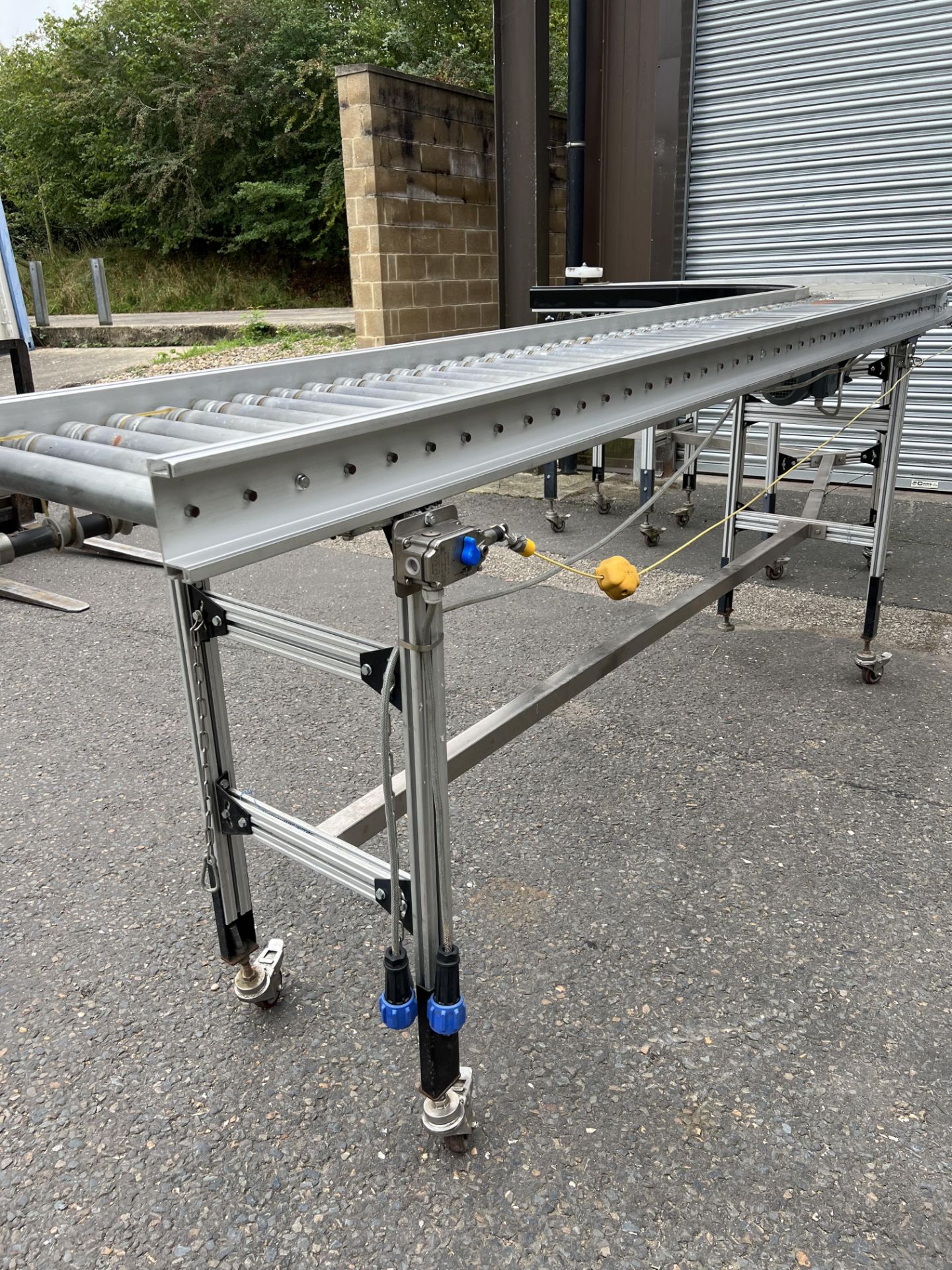 L Shaped Powered Roller Conveyor, roller approx. 45cm wide, 3.5m long x 1.7m, 4.4m x 2.2m x 1.3m - Image 3 of 6