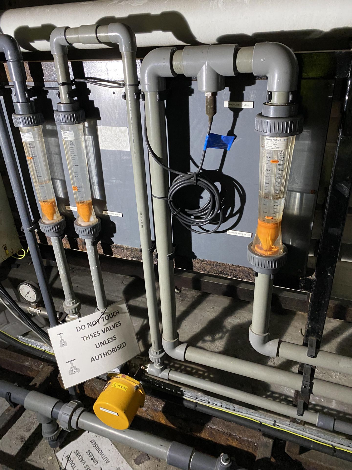 Reverse Osmosis System, with nine codeline pressure vessels and Grundfos CR32 pump, mounted on skid, - Image 5 of 7