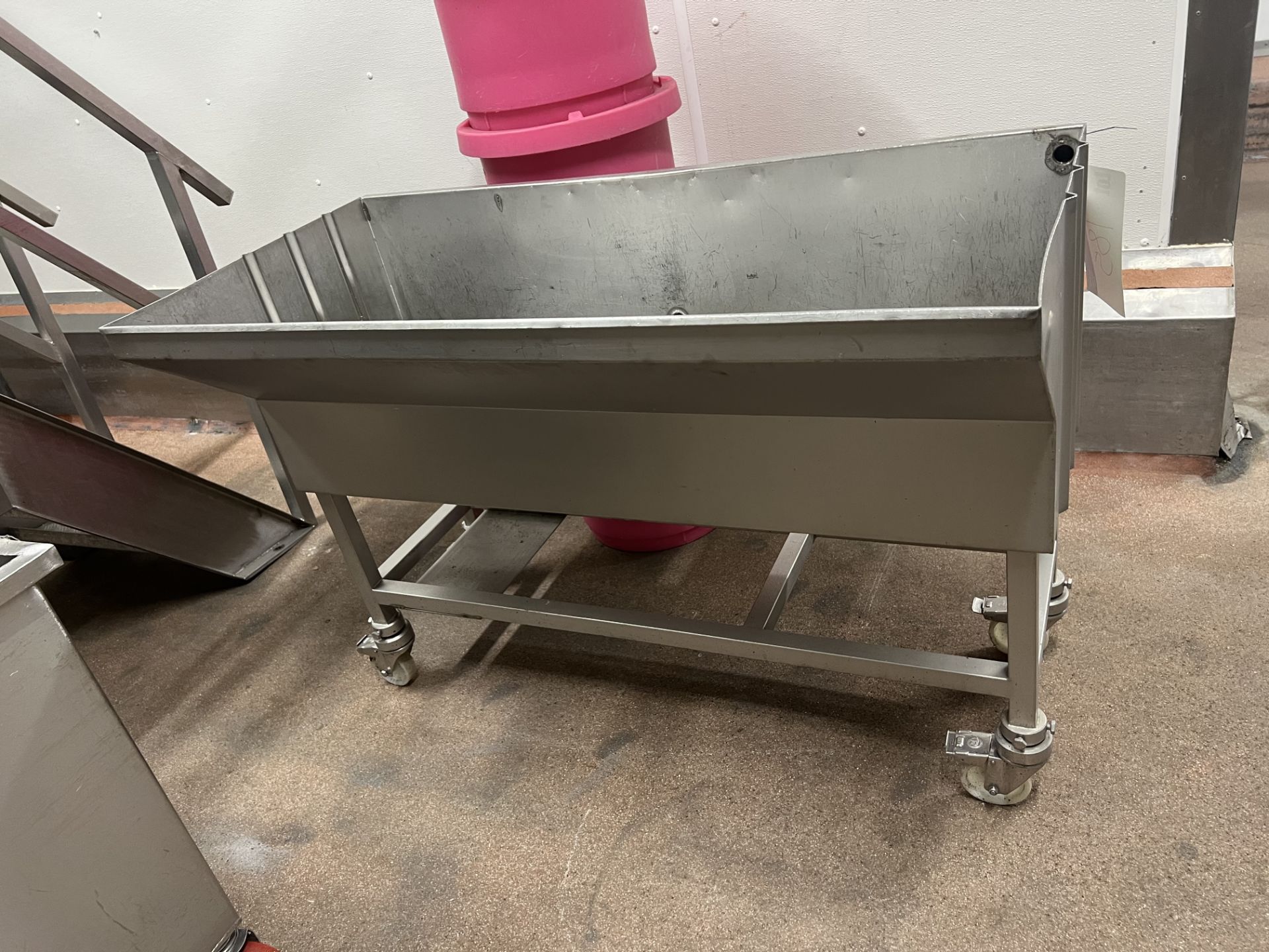 Mobile Utensil Sink/ Wash Station, approx. 1.25m x 0.6m x 0.9m high Please read the following - Image 3 of 3