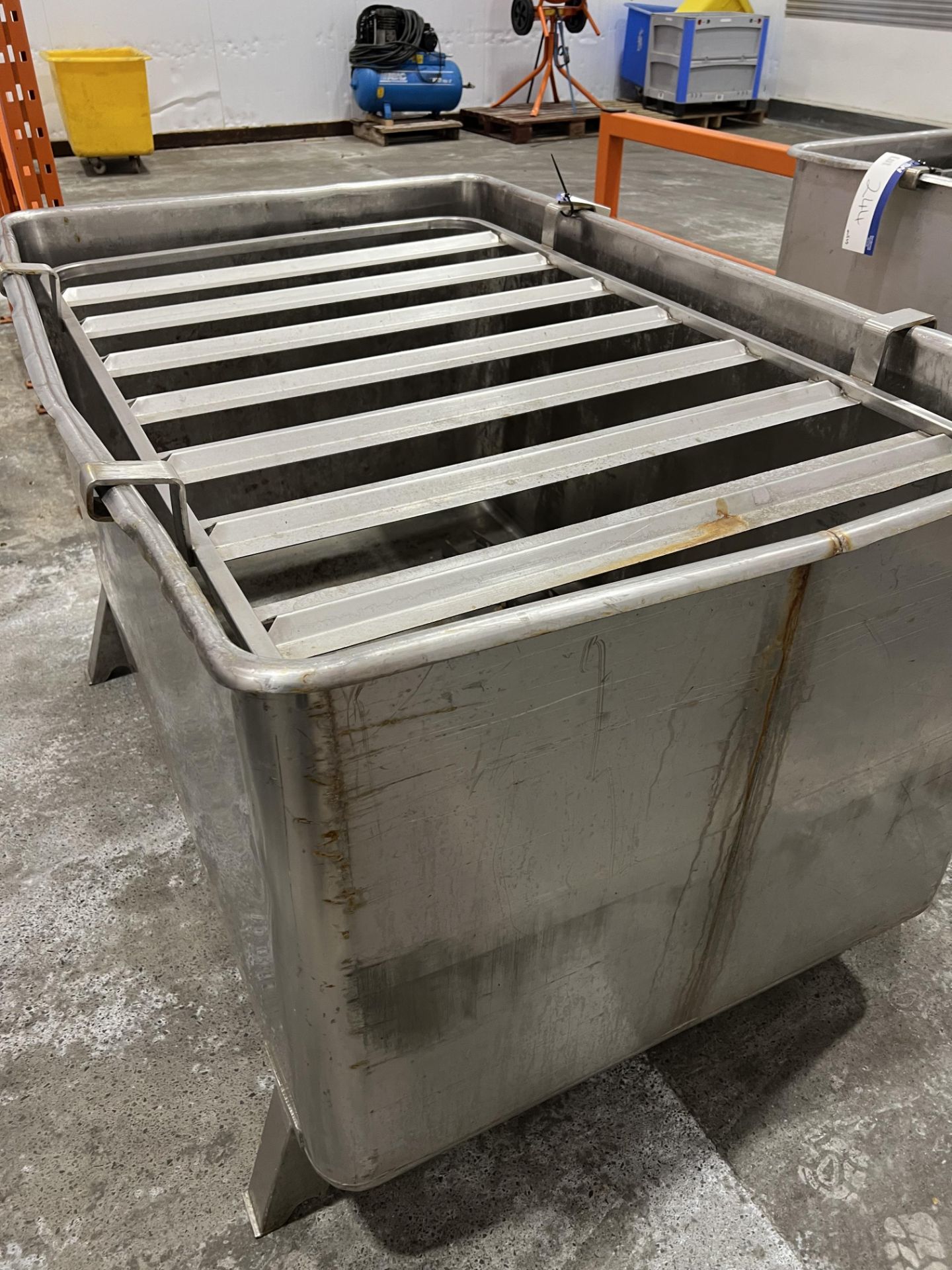 Stainless Tank, with bottom outlet, approx. 1.5m x 1m x 0.9m high, with slatted frame on top - Image 2 of 2