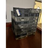 Pallet, containing 37 plastic trays, approx. 40cm x 60cm x 17cm Please read the following