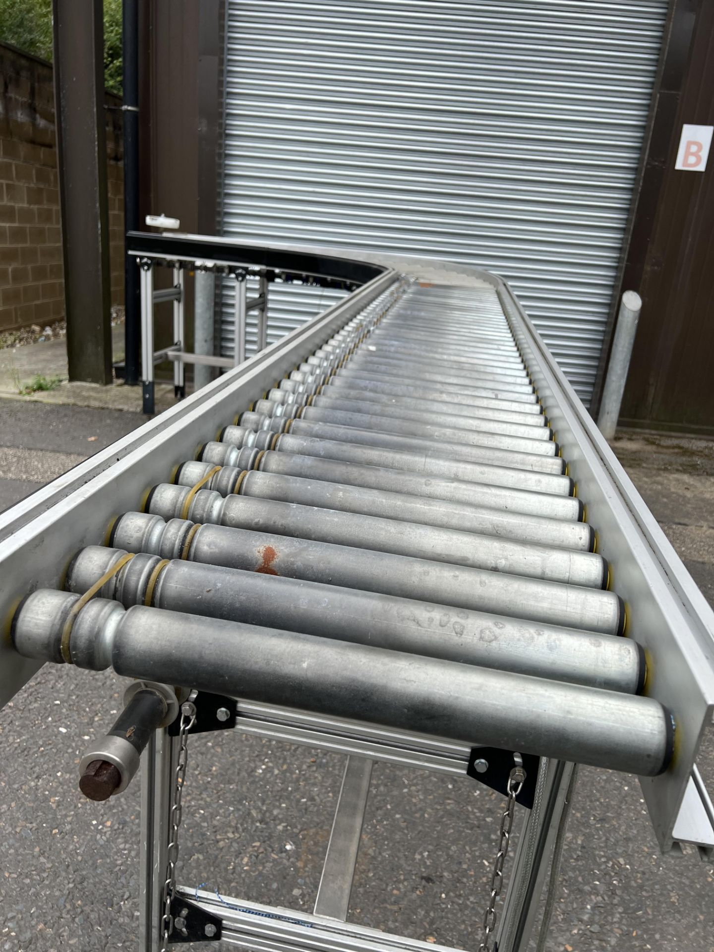 L Shaped Powered Roller Conveyor, roller approx. 45cm wide, 3.5m long x 1.7m, 4.4m x 2.2m x 1.3m - Image 2 of 6