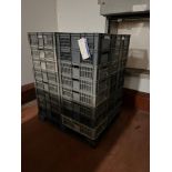 Pallet, containing 40 plastic trays, approx. 40cm x 60cm x 17cm Please read the following