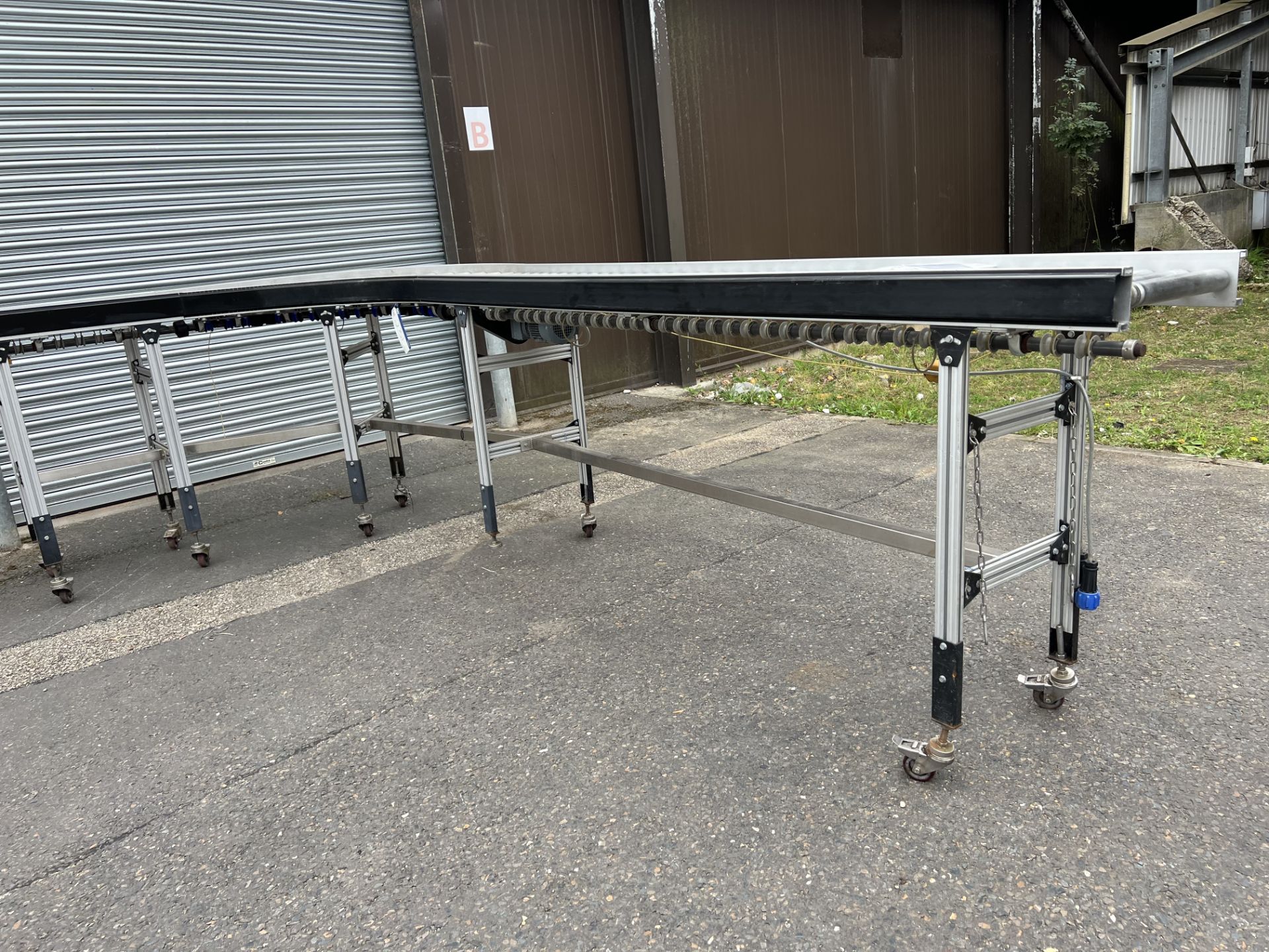 L Shaped Powered Roller Conveyor, roller approx. 45cm wide, 3.5m long x 1.7m, 4.4m x 2.2m x 1.3m