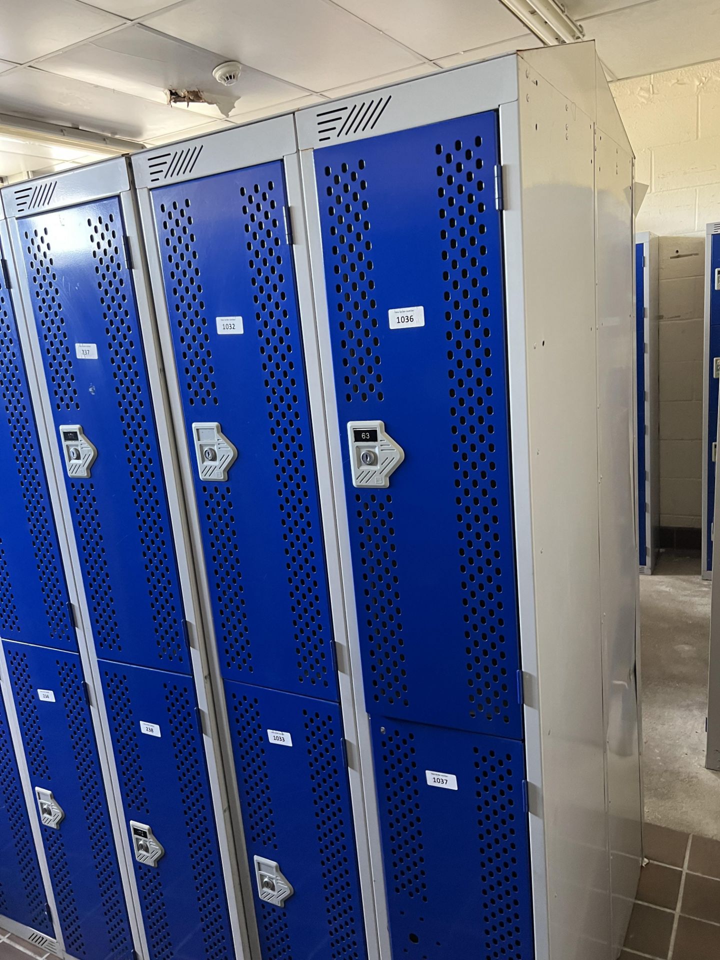 Block of Lockers, with four lockers, each approx. 80cm x 30cm x 45cm deep, with sloping roof, 0.62cm - Image 2 of 2