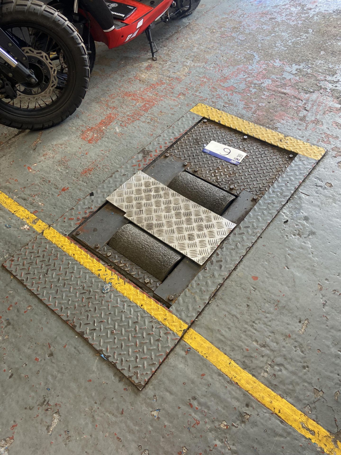 MOTORCYCLE ROLLING ROAD, with mobile keyboard, monitor, laptop