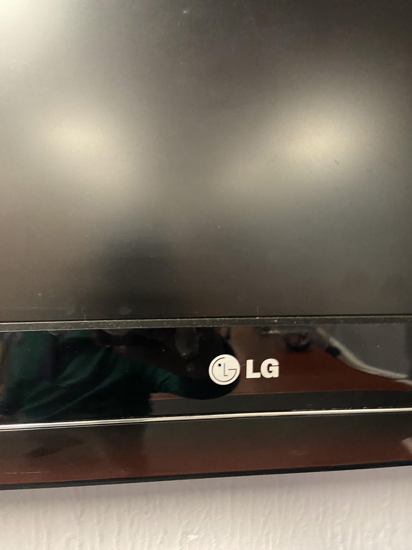 LG 47LG5010-ZD.AEKHLJG Wall Mounted Television, serial no. 807WRFS0E691 (no remote control) Please - Image 2 of 2