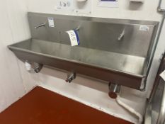 Stainless Steel Triple Knee Operated Hand Wash Sink, approx. 1.54m wide Please read the following