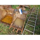 560mm Wide Excavator Bucket Please read the following important notes:- ***Overseas buyers - All