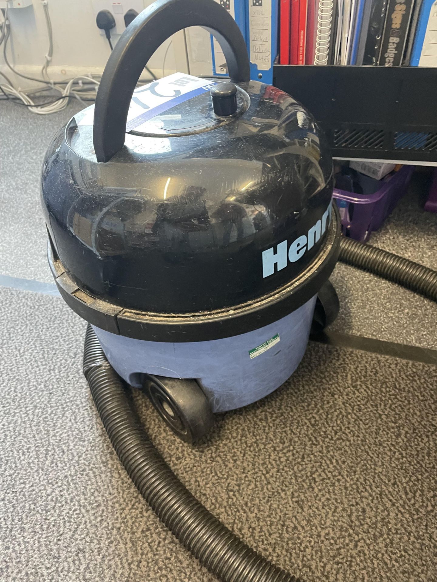 Numatic Henry Hoover HVR 200 Vaccuum Please read the following important notes:- ***Overseas