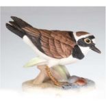 Porzellanfigur "Flußregenpfeifer", Goebel, Vogel des Jahres 1993, polychrom bemalt, H. 11 cm