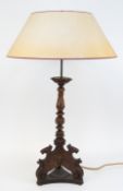 Tichschlampe, 3-flammig, geschnitzter Holzfuß, 3passig, beiger Schirm, Gebrauchpuren, H. 88 cm