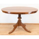 Salon-Tisch, Balusterfuß auf dreipaßigem Stand, Nußbaum, furniert, Gebrauchspuren, 100x72x72 cm