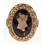 Ring um ca. 1900, 585er GG, 7,3 g, Rauchtopas, Entourage aus kleinen, (wohl) Flussperlchen, RG 61,