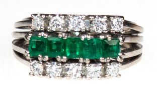 Smaragd-Brillant-Ring, 750er WG, in Reihe ausgefaßt mit 5 Smaragden mit Carréschliff von zus. ca. 0