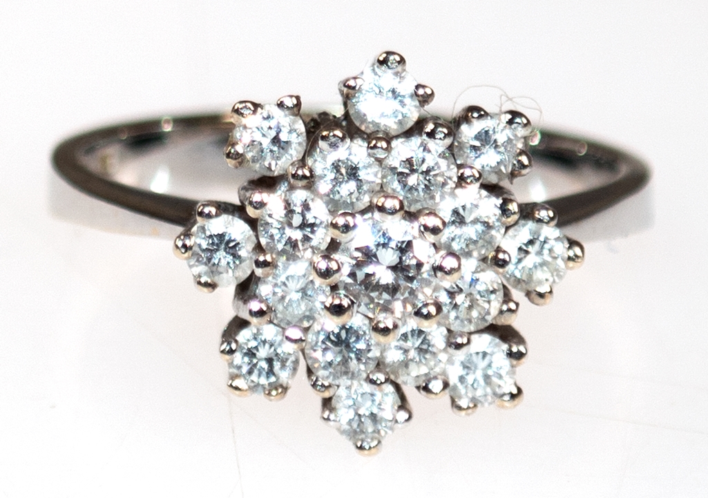 Brillant-Ring, 585er WG, gestuft besetzt mit 17 Brillanten, vsi/w, von zus. ca. 0,5 ct., Ges.-Gew.