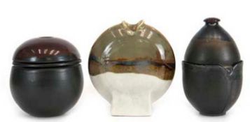 3 div. Vasen, Keramik, Franz Schiffer, 1x best., H. 17-20 cm