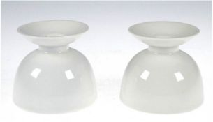 Paar KPM-Kerzenleuchter, weiß, Entwurf Trude Petri, H. 7 cm