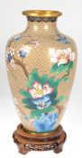 Große Cloisonnè-Vase, Messing, mit polychromem Blütendekor auf gelbem Grund, H. 31,5 cm, auf rundem